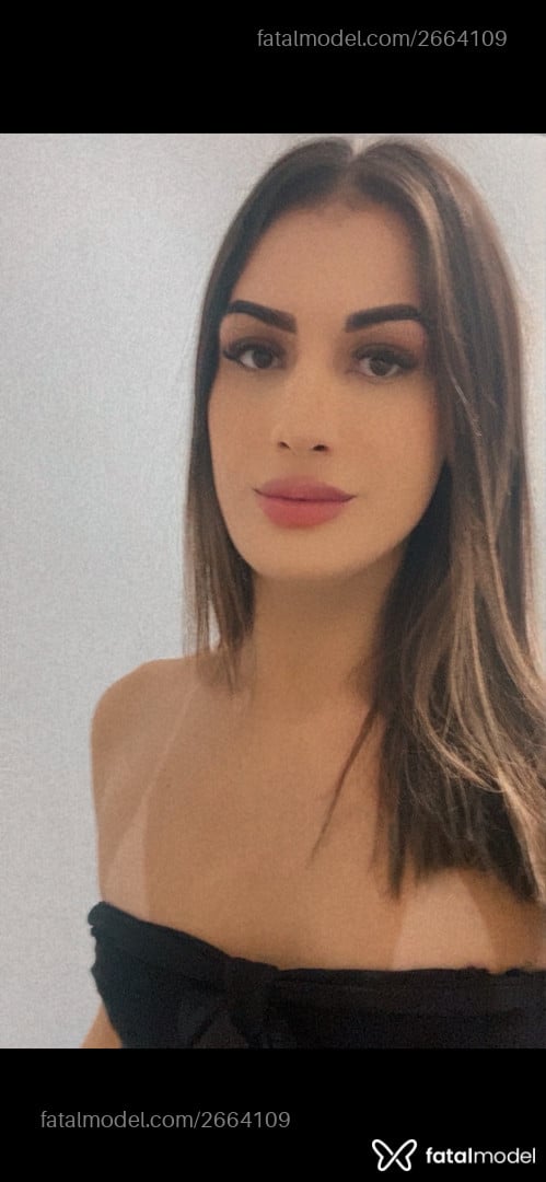 Acompanhante mulher trans loira (o) de olhos castanhos - Larissa