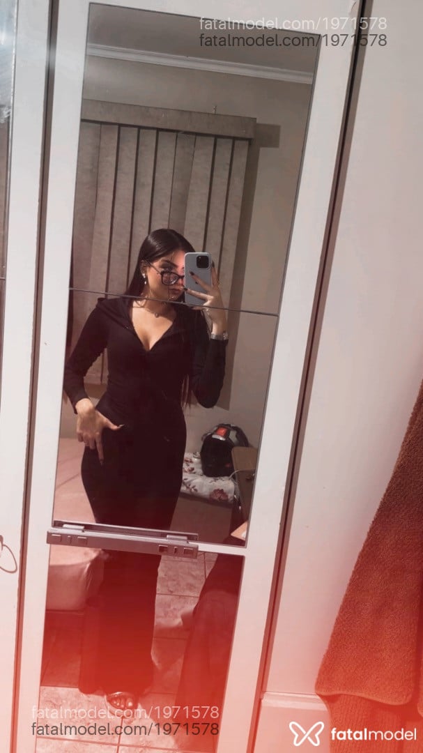 Acompanhante mulher morena (o) de olhos azuis - Clara Reis