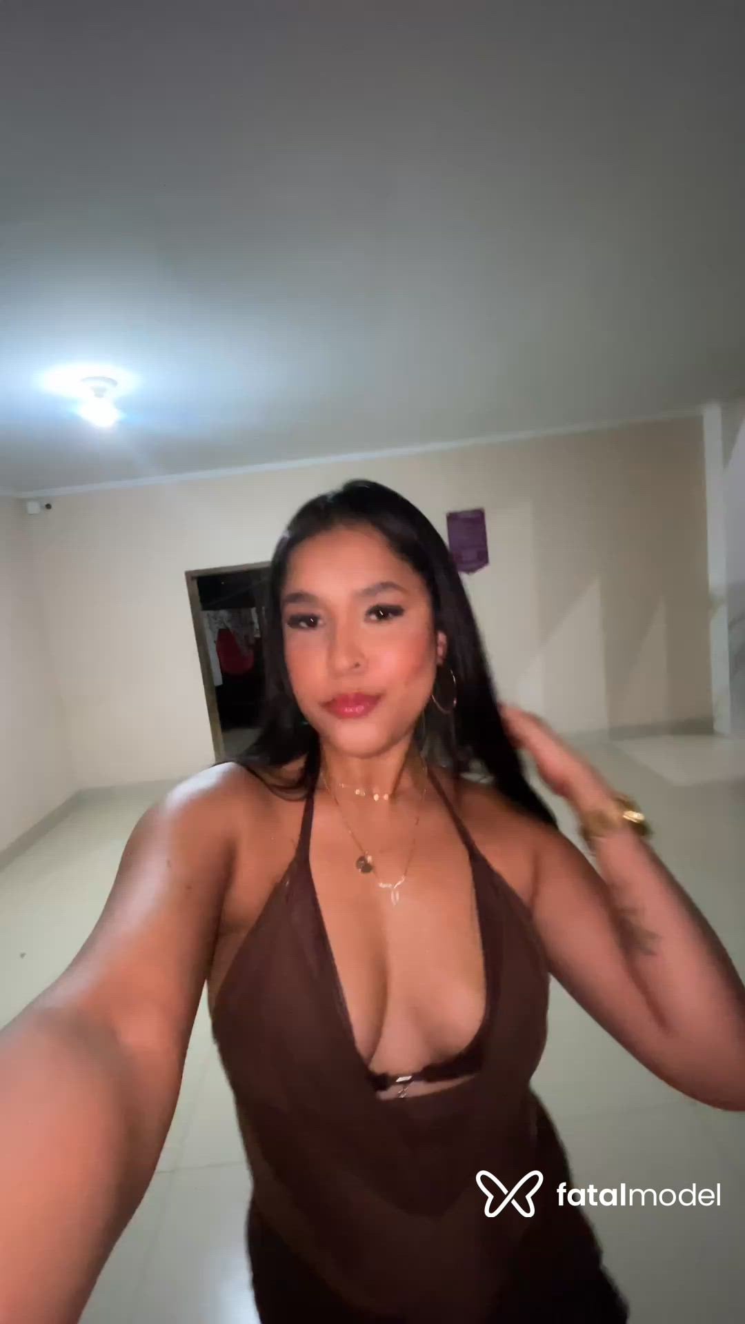 Acompanhante mulher morena (o) de olhos castanhos - Isis Silva