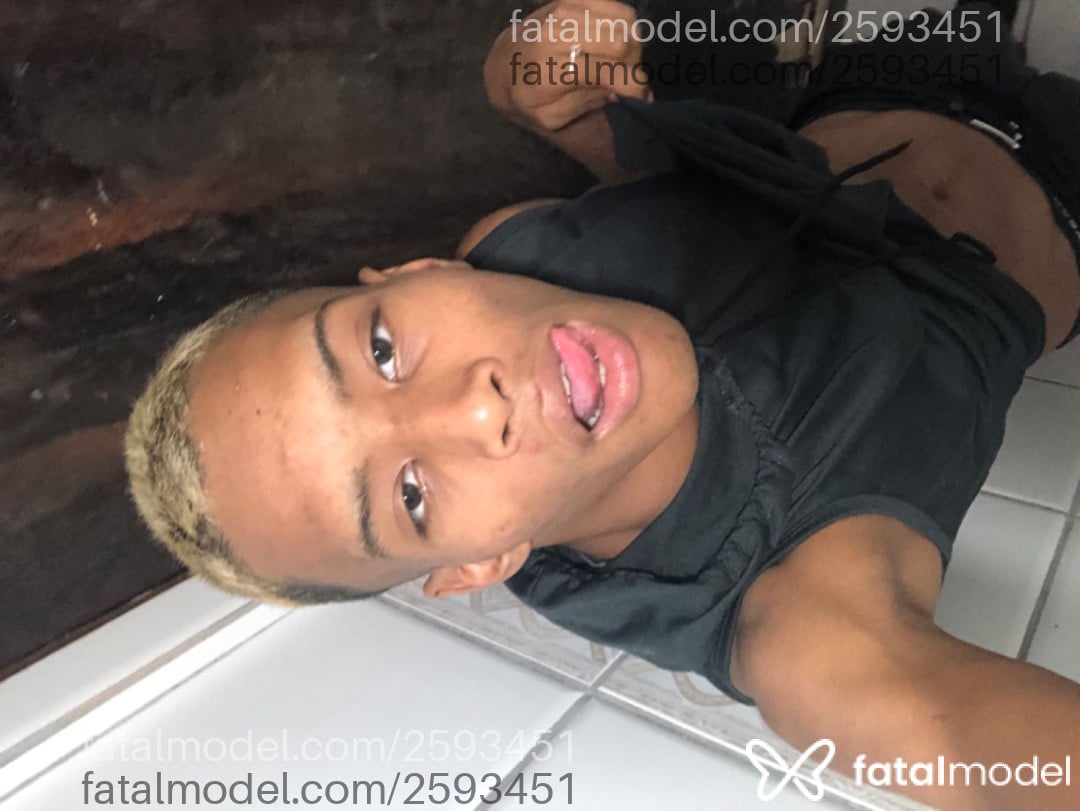 Acompanhante homem morena (o) de olhos castanhos - Zamuel David