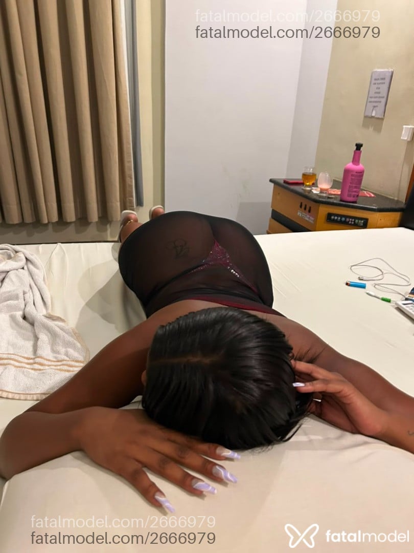 Acompanhante mulher morena (o) de olhos castanhos - Luane