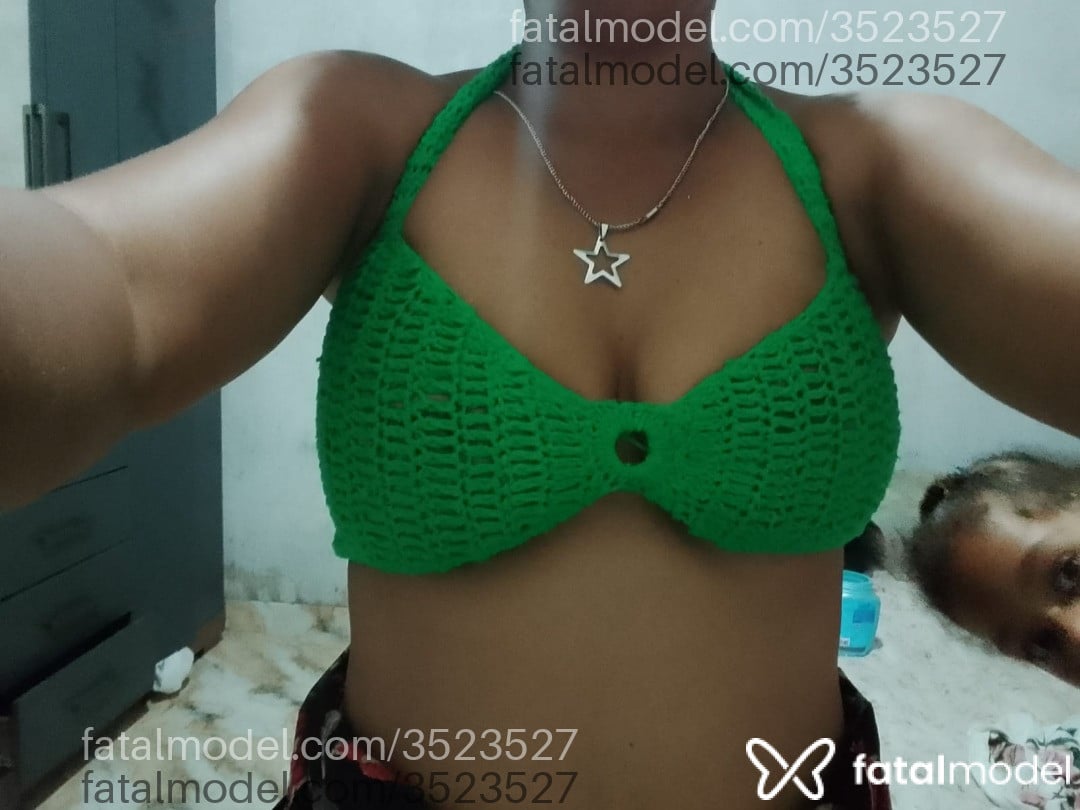 Acompanhante mulher com cabelo castanho de olhos castanhos - Esmeralda