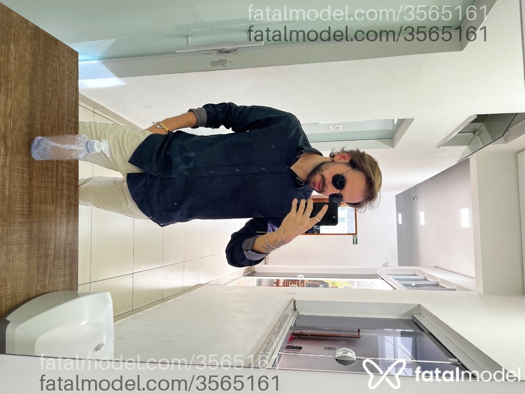 Acompanhante homem com cabelo castanho de olhos castanhos - Fernando Oliveira