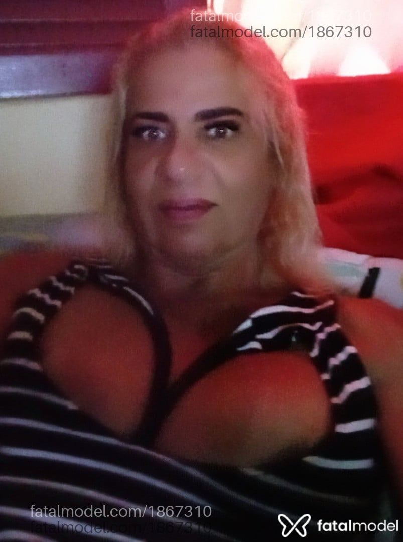 Acompanhante mulher trans loira (o) de olhos verdes - Karoll Rezende