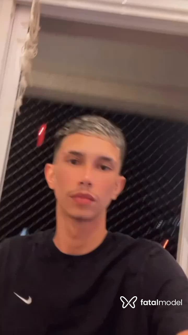 Acompanhante homem com cabelo castanho de olhos castanhos - Lucas Henrique
