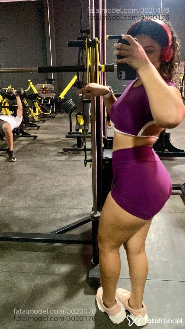 Acompanhante mulher com cabelo castanho de olhos pretos - Kely Santos