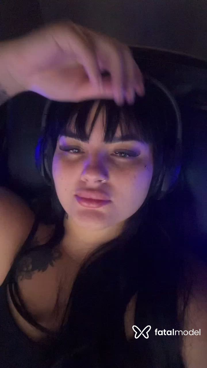 Acompanhante mulher morena (o) de olhos verdes - Bebella Acompanhante mulher morena (o) de olhos verdes - Bebella