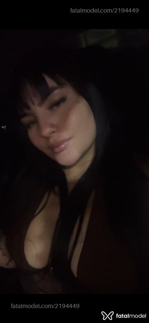 Acompanhante mulher morena (o) de olhos verdes - Bebella