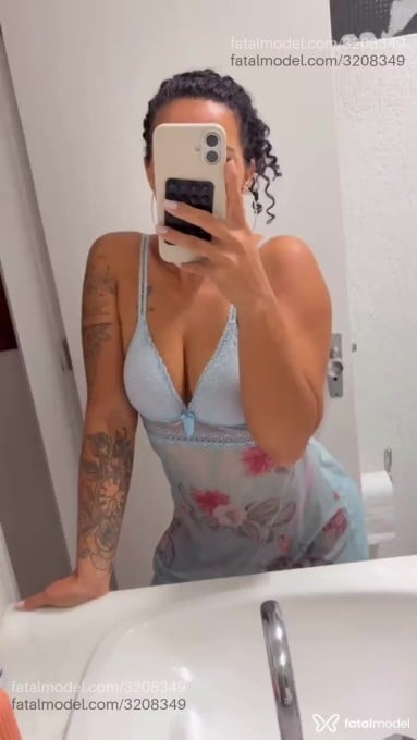 Acompanhante mulher morena (o) de olhos castanhos - Angélica Fontana