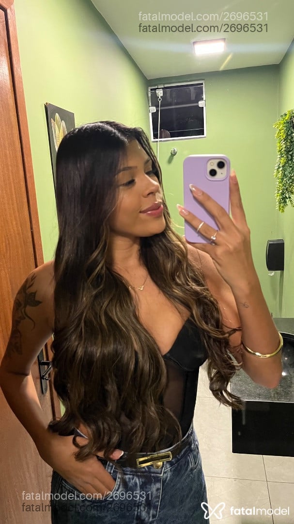Acompanhante mulher morena (o) de olhos pretos - Agatha Duarte