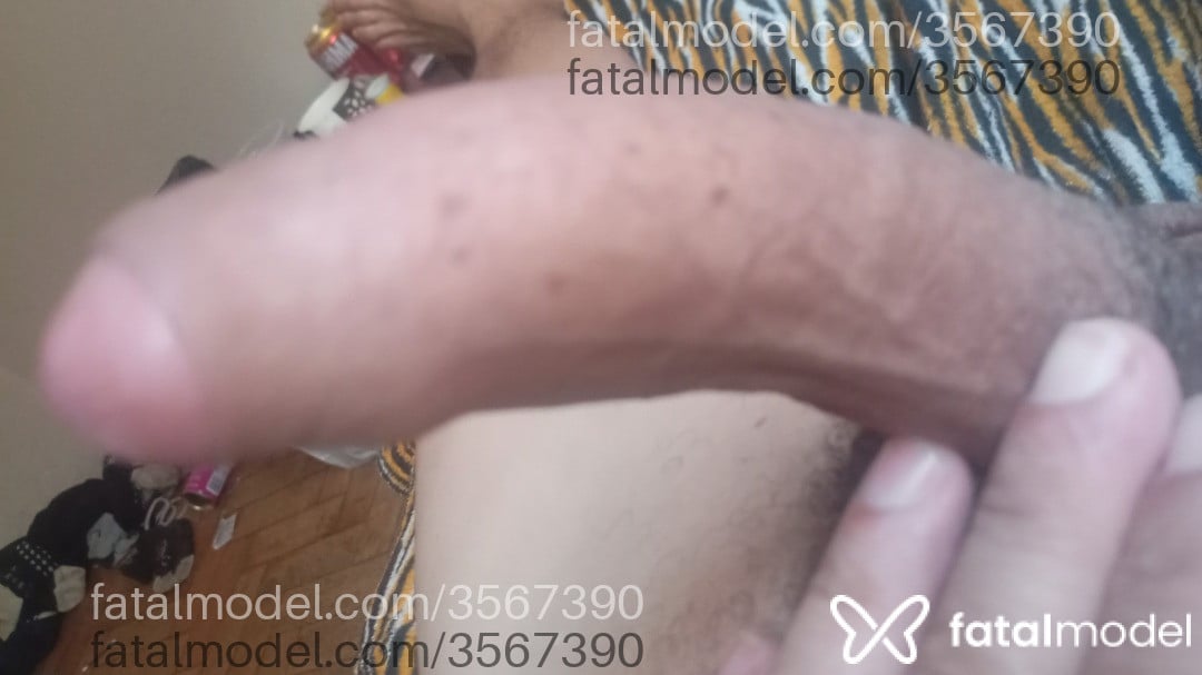 Acompanhante homem com cabelo grisalho de olhos pretos - Souza Acompanhante homem com cabelo grisalho de olhos pretos - Souza