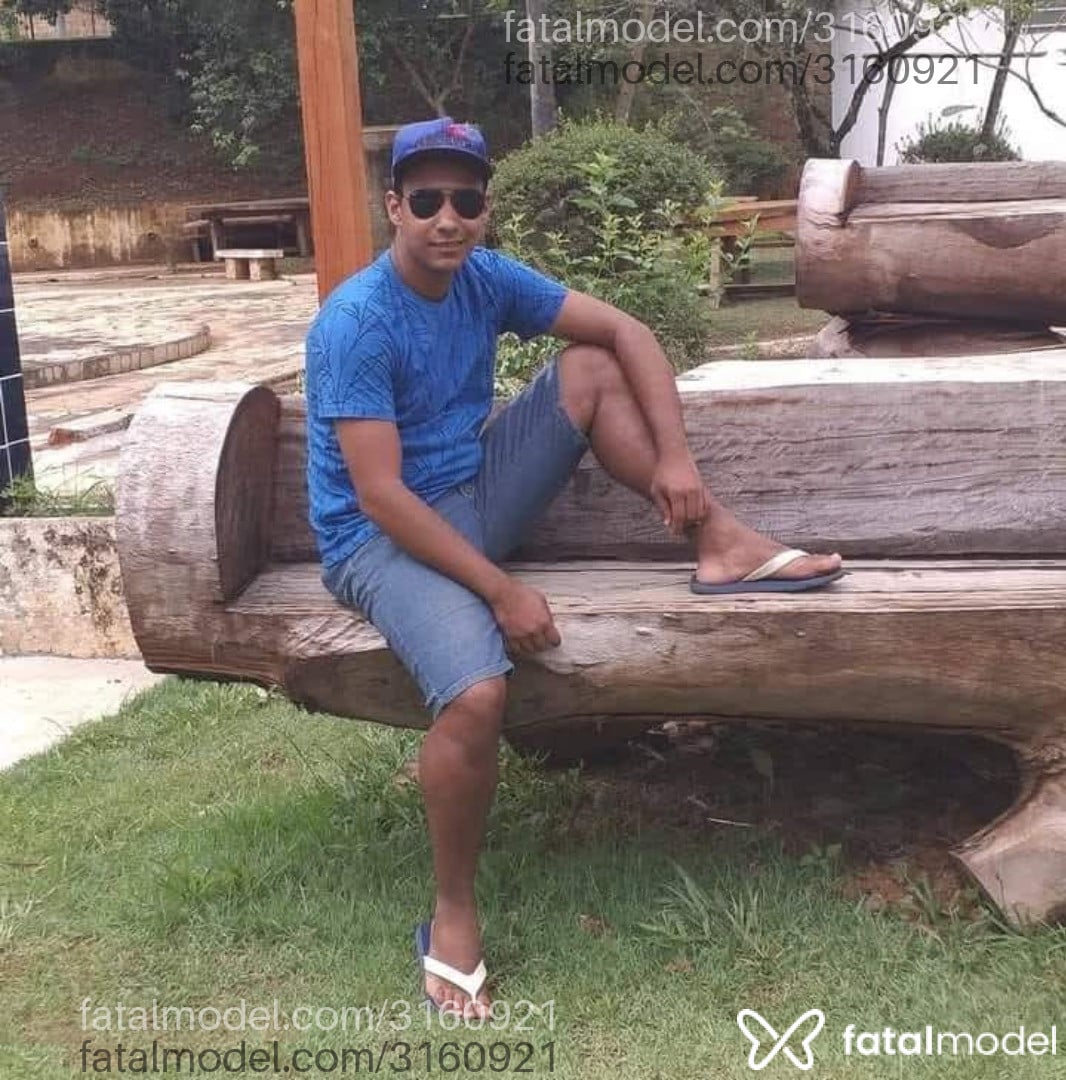 Acompanhante homem trans com cabelo castanho de olhos castanhos - Celso Acompanhante homem trans com cabelo castanho de olhos castanhos - Celso