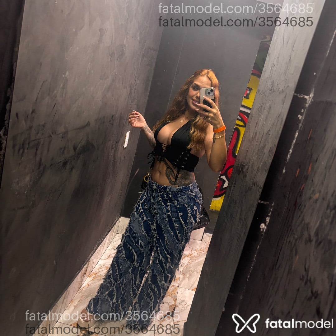 Acompanhante mulher loira (o) de olhos verdes - Ágata