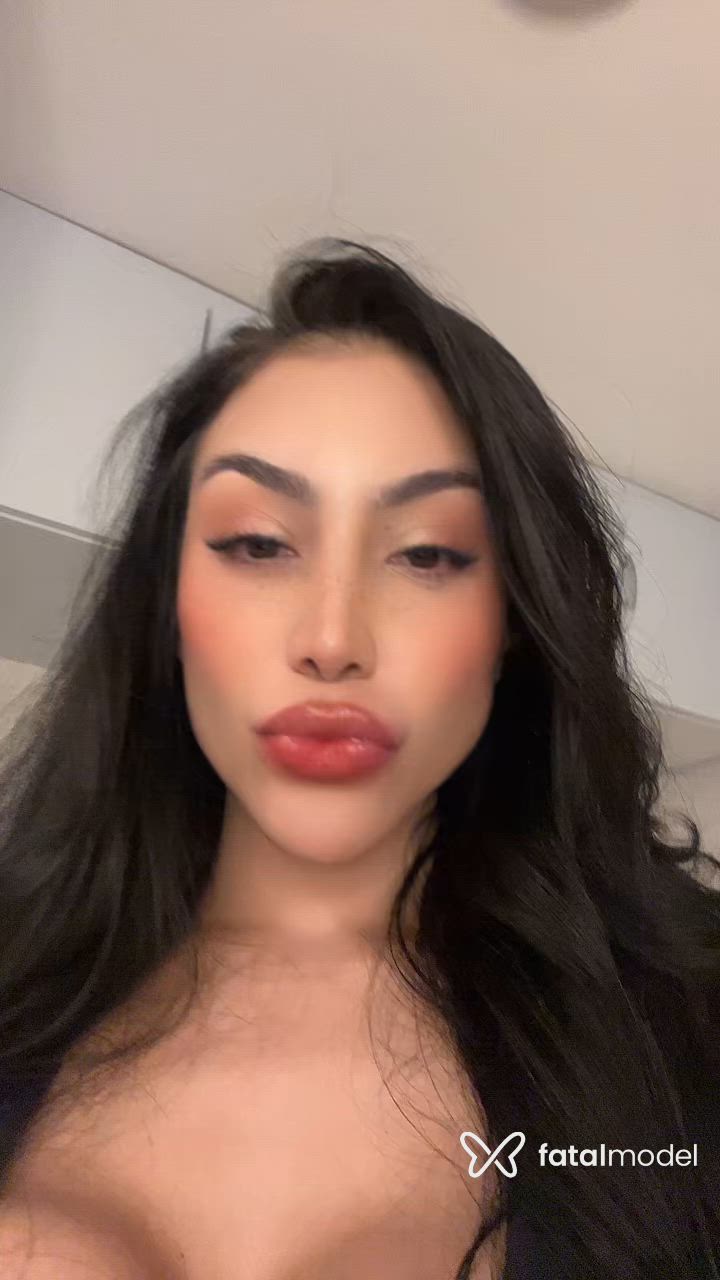 Acompanhante mulher morena (o) de olhos castanhos - Karen
