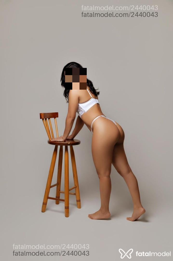Acompanhante mulher morena (o) de olhos pretos - Lua Rios