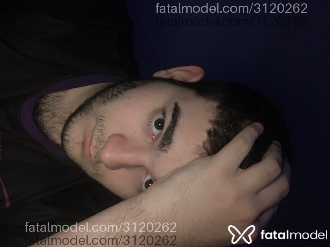Acompanhante homem com cabelo castanho de olhos castanhos - BruBru