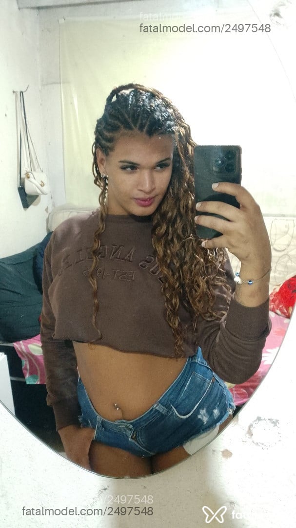 Acompanhante mulher trans morena (o) de olhos castanhos - Taunyribeiro