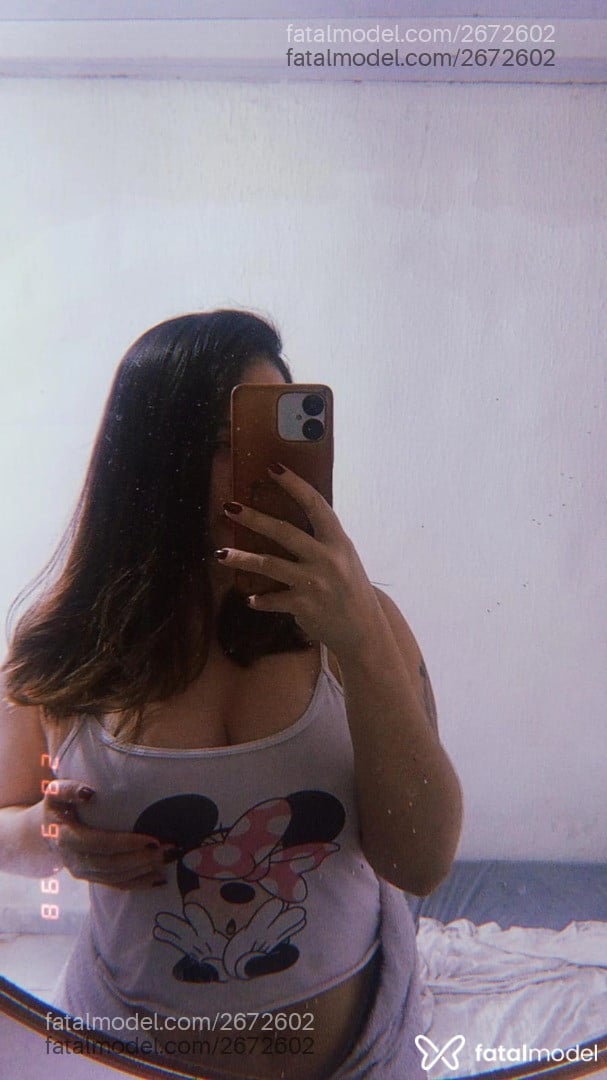 Acompanhante mulher com cabelo castanho de olhos mel - Heloísa