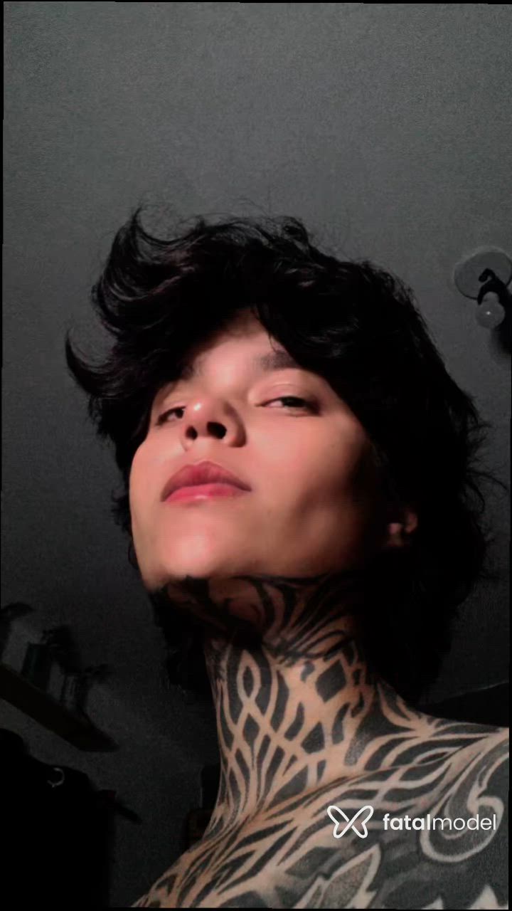 Acompanhante mulher com cabelo castanho de olhos castanhos - Fehteixe