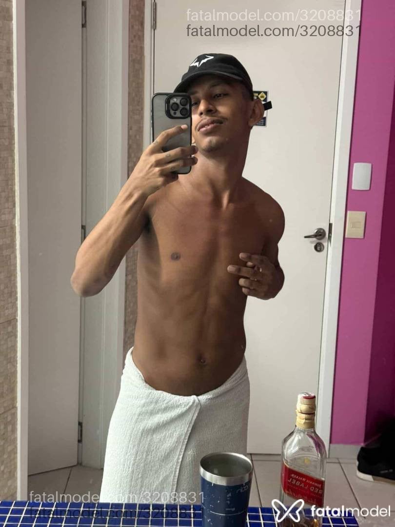Acompanhante homem morena (o) de olhos pretos em Itajaí - Vitorbb