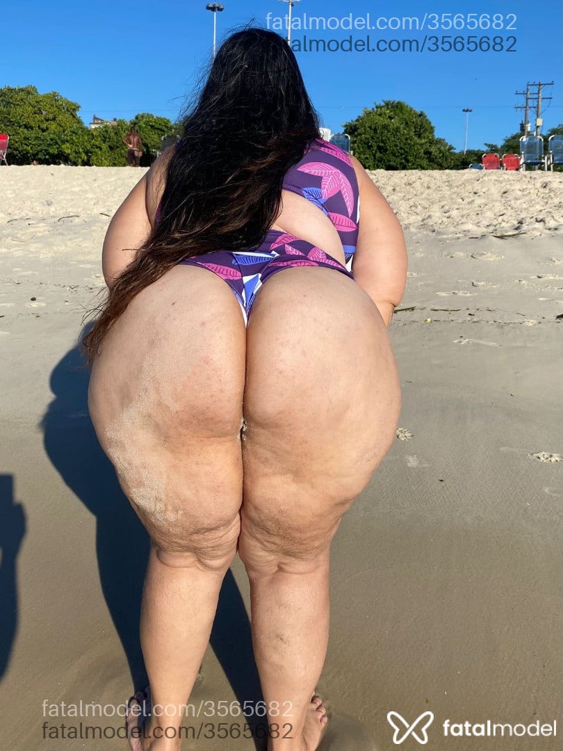 Acompanhante mulher com cabelo castanho de olhos castanhos - Lia Oliveira