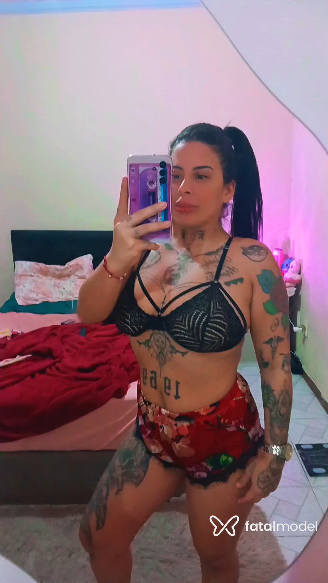 Acompanhante mulher com cabelo castanho de olhos castanhos - Luanna Acompanhante mulher com cabelo castanho de olhos castanhos - Luanna