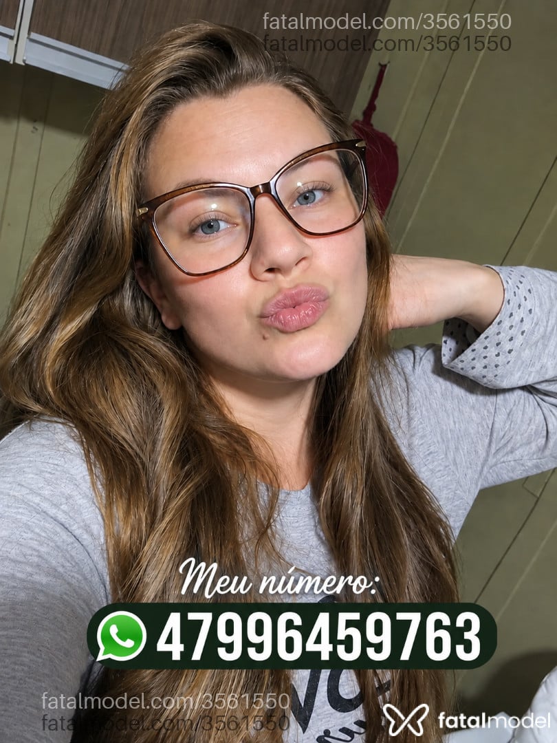 Acompanhante mulher loira (o) de olhos azuis - Larissa