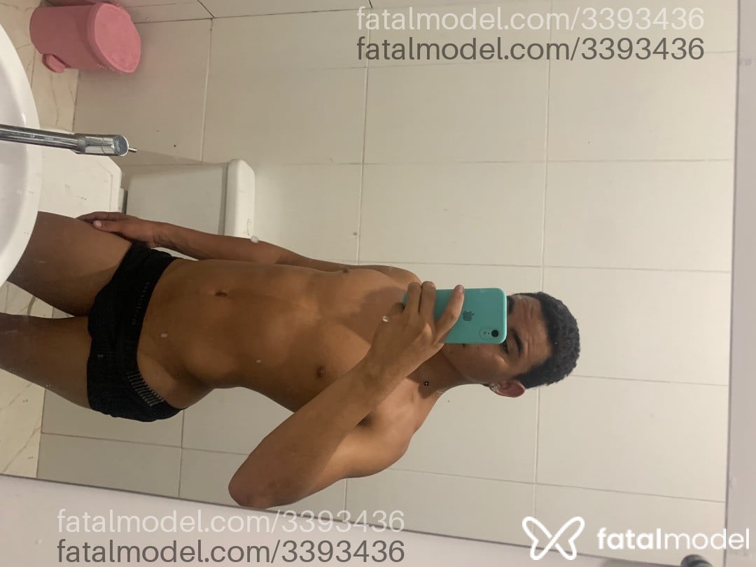 Acompanhante homem com cabelo colorido de olhos castanhos - Keven