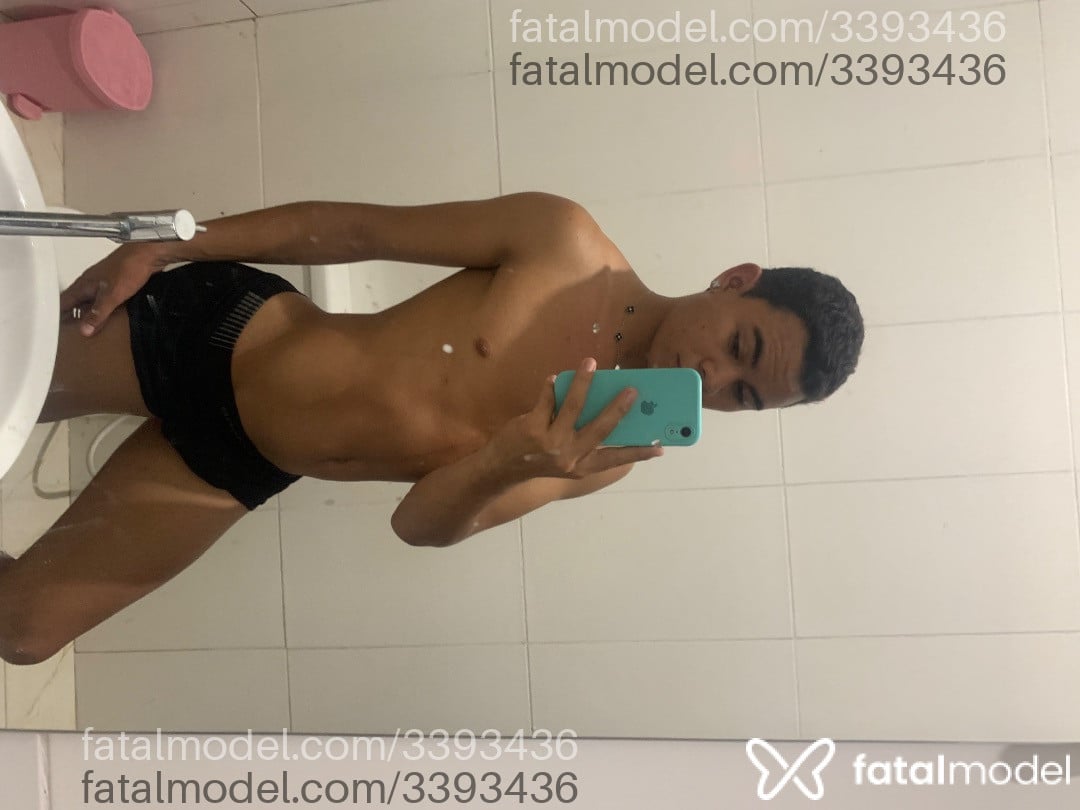 Acompanhante homem com cabelo colorido de olhos castanhos - Keven