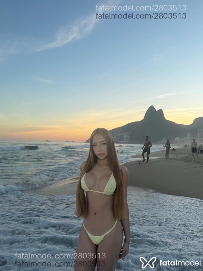 Acompanhante mulher trans loira (o) de olhos mel - Larissa Costa