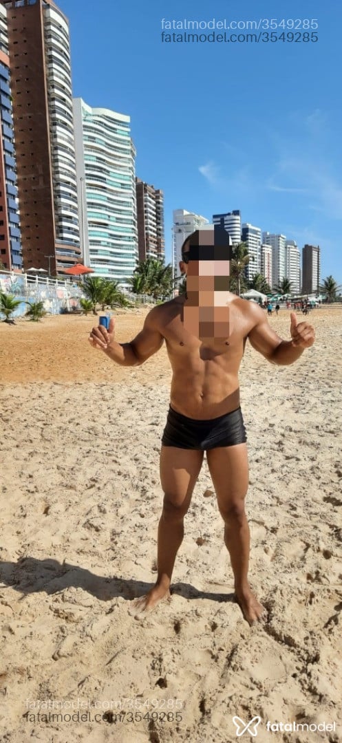 Acompanhante homem morena (o) de olhos pretos - Black