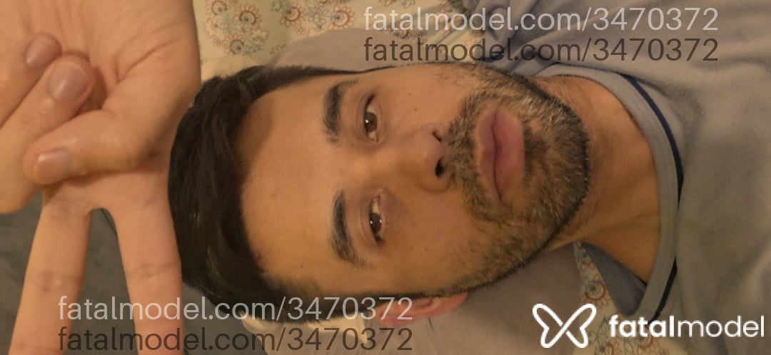 Acompanhante homem com cabelo castanho de olhos castanhos - Mestiço