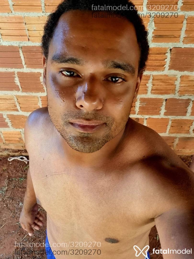 Acompanhante homem morena (o) de olhos pretos em Paranaíba - Douglas Silva