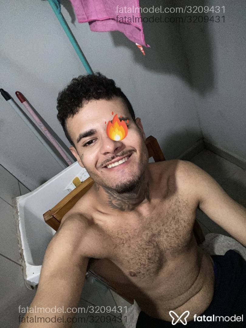 Acompanhante homem morena (o) de olhos castanhos em Cruz - Maike