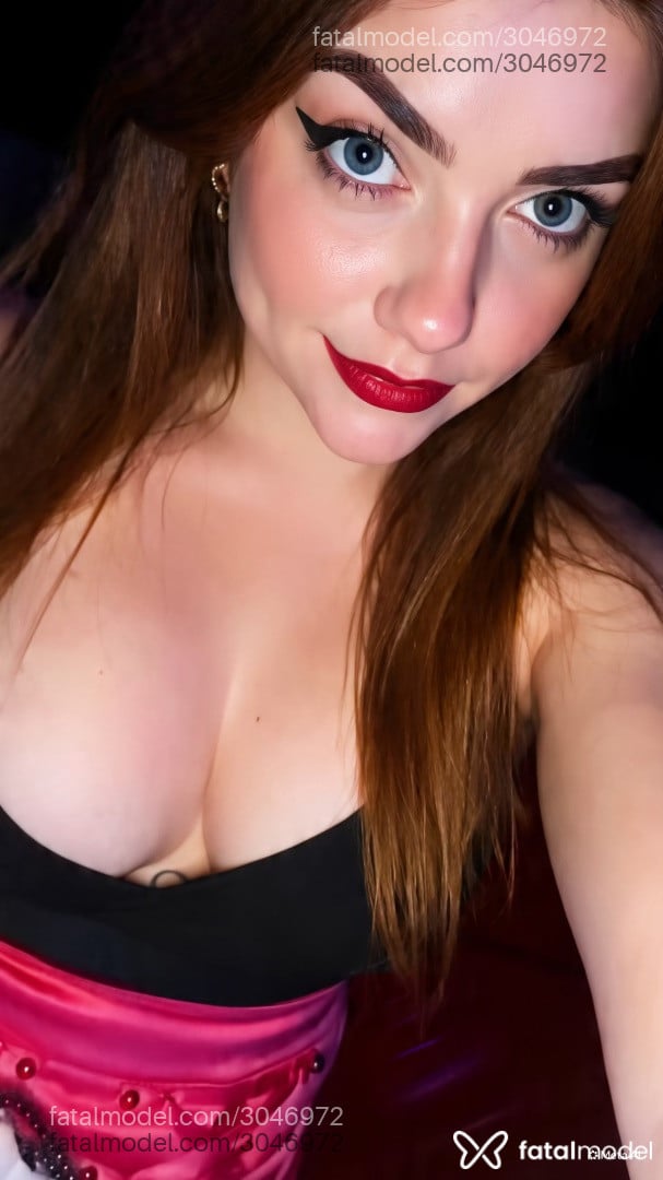 Acompanhante mulher ruiva (o) de olhos azuis - Thata Acompanhante mulher ruiva (o) de olhos azuis - Thata