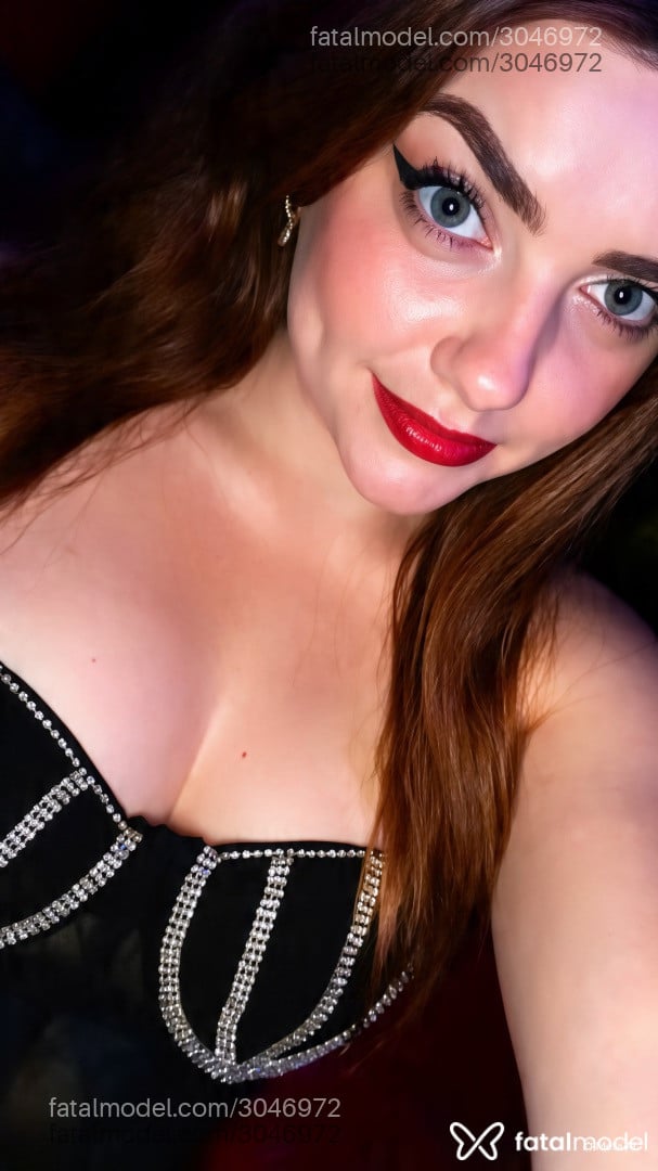 Acompanhante mulher ruiva (o) de olhos azuis - Thata Acompanhante mulher ruiva (o) de olhos azuis - Thata