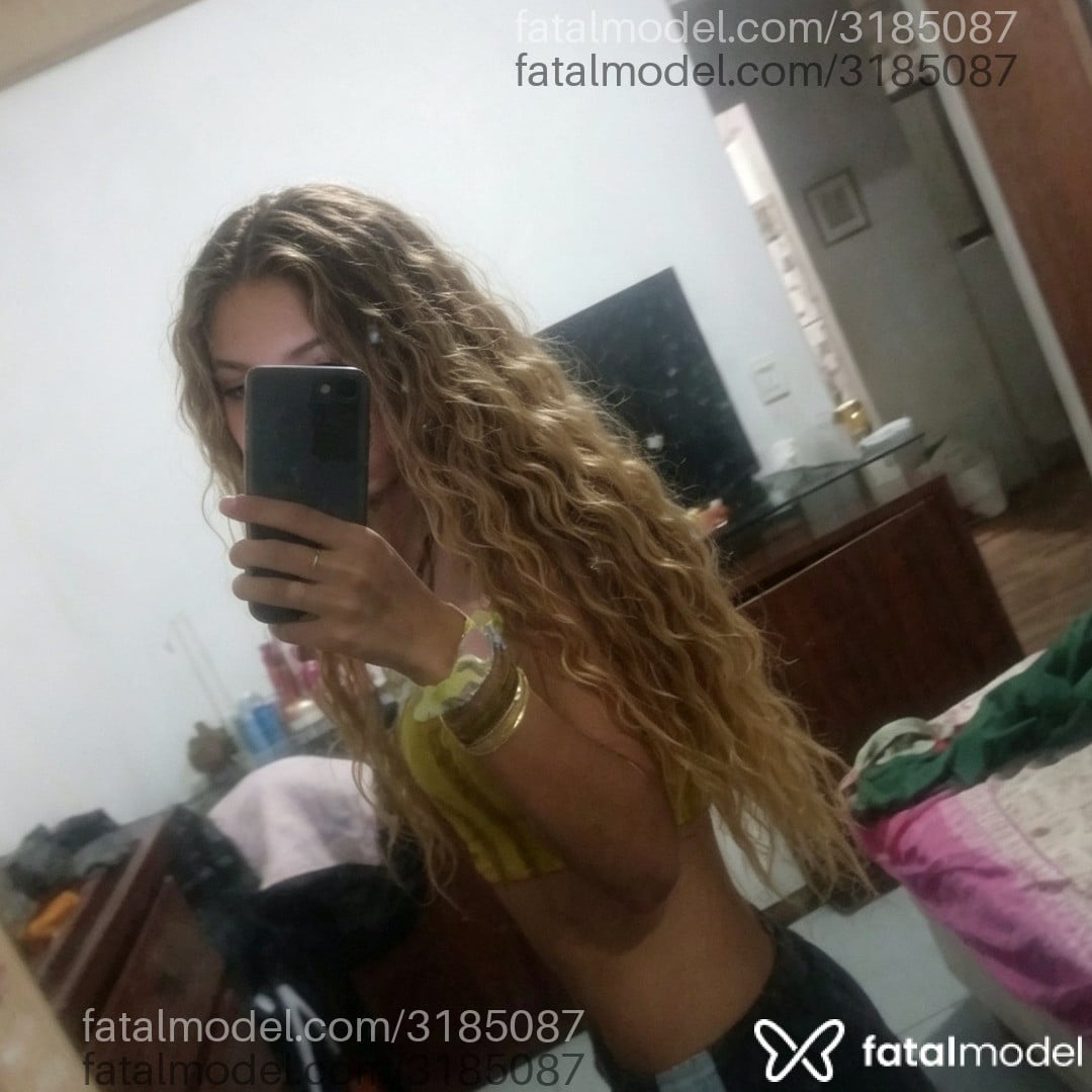 Acompanhante mulher trans loira (o) de olhos mel - Luana