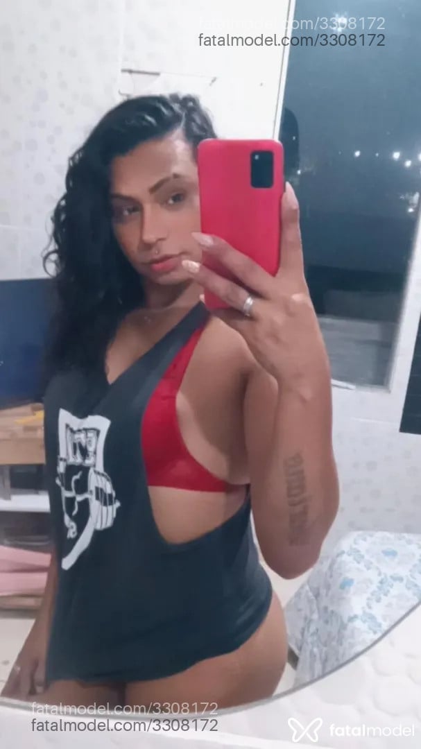 Acompanhante mulher trans morena (o) de olhos castanhos - Jojoh
