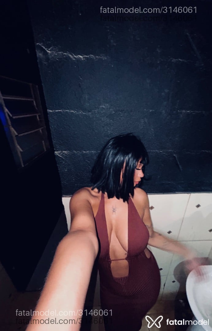 Acompanhante mulher loira (o) de olhos mel - Melissa