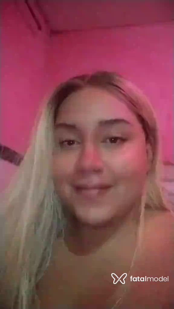 Acompanhante mulher trans loira (o) de olhos castanhos - Brunna Hepburn