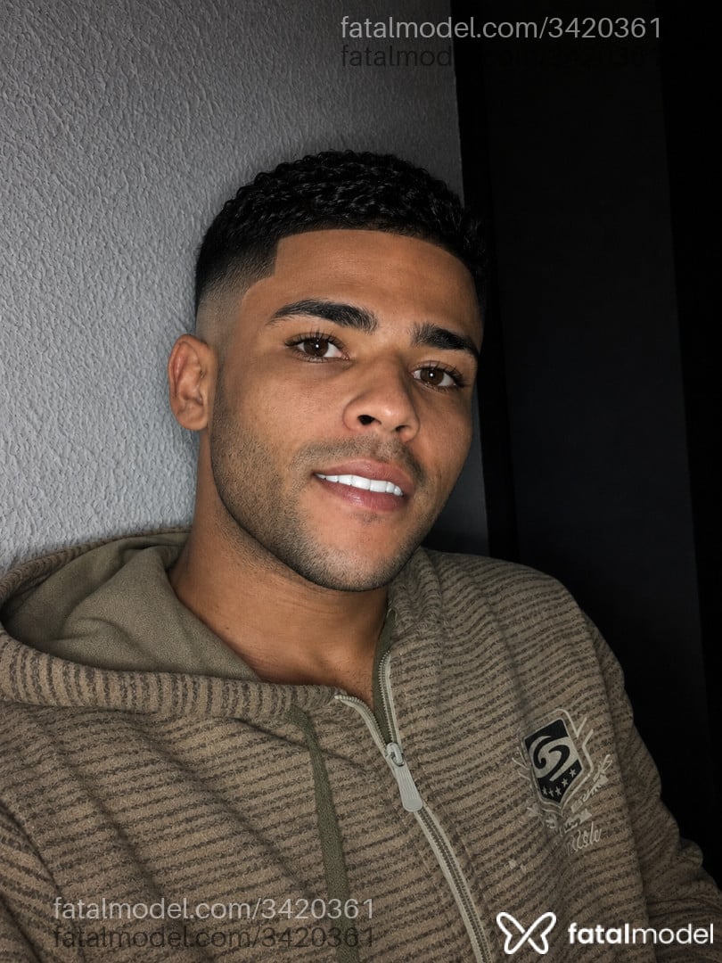 Acompanhante homem morena (o) de olhos castanhos - Igor