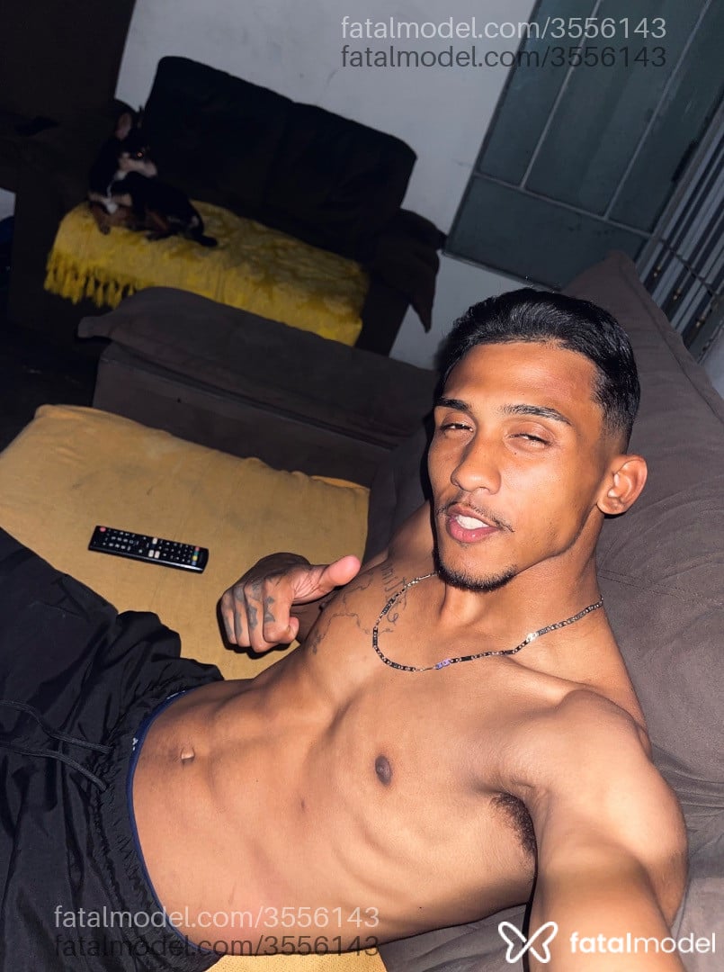 Acompanhante homem morena (o) de olhos castanhos - Bryan