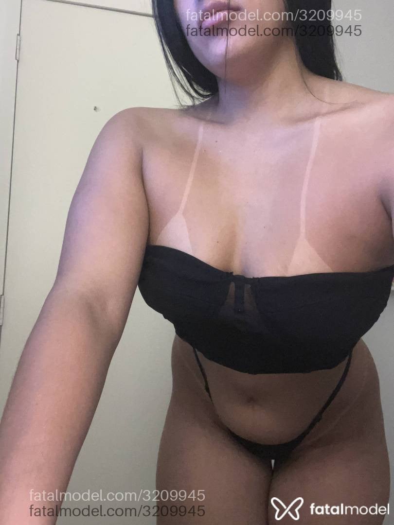 Acompanhante mulher morena (o) de olhos pretos - Gabriella