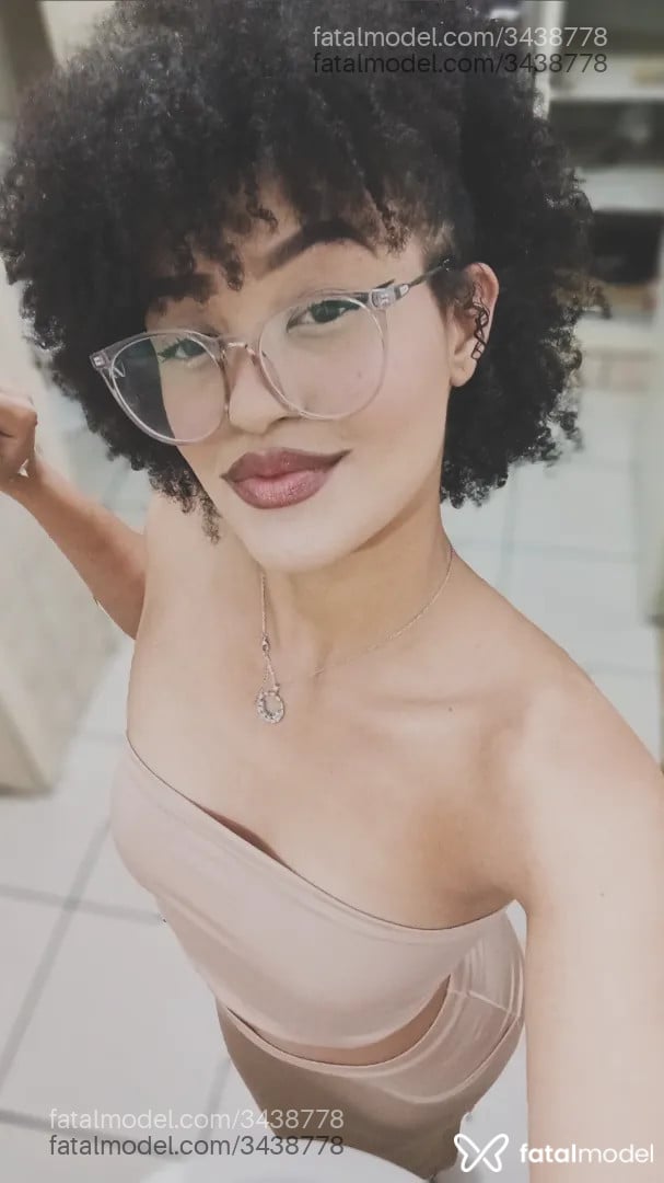 Acompanhante mulher morena (o) de olhos castanhos - Walente