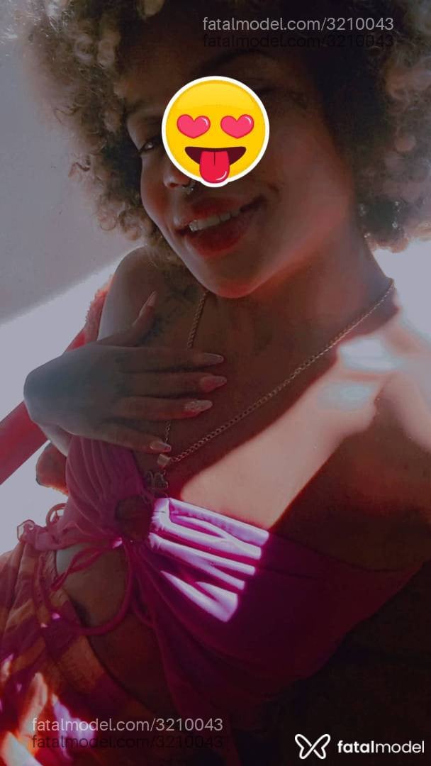 Acompanhante mulher loira (o) de olhos castanhos - Caixinhossoares