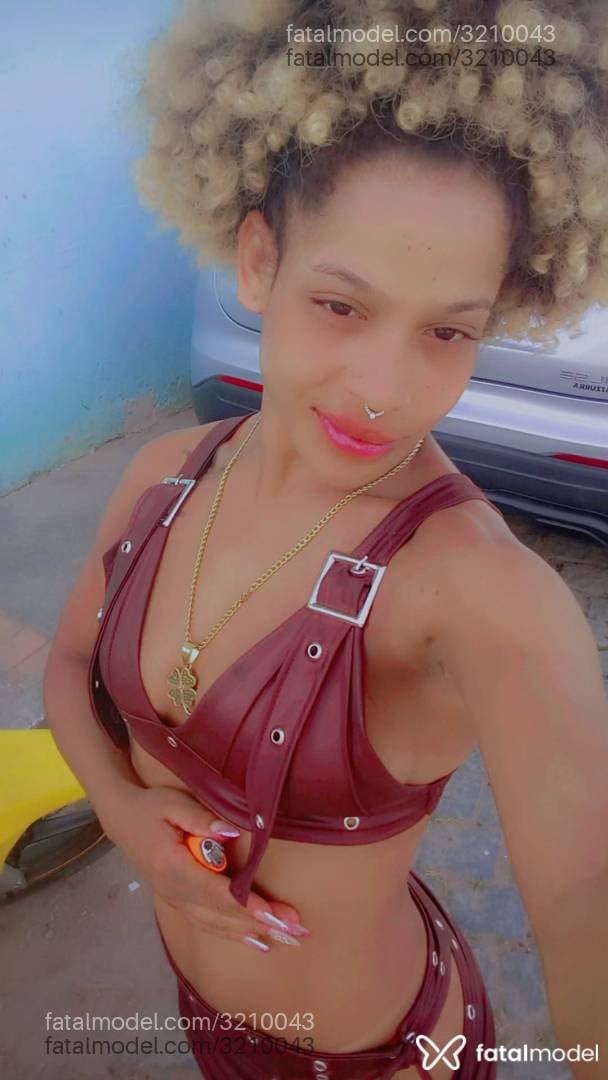 Acompanhante mulher loira (o) de olhos castanhos - Caixinhossoares