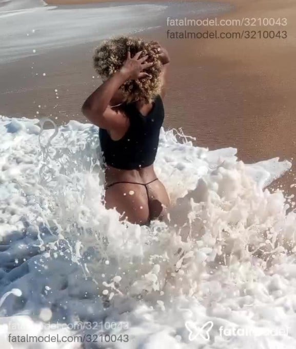 Acompanhante mulher loira (o) de olhos castanhos em Macaé - Caixinhossoares