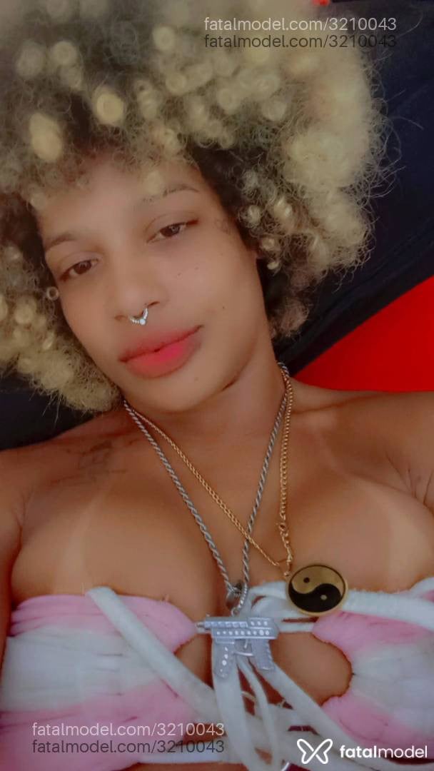 Acompanhante mulher loira (o) de olhos castanhos em Macaé - Caixinhossoares