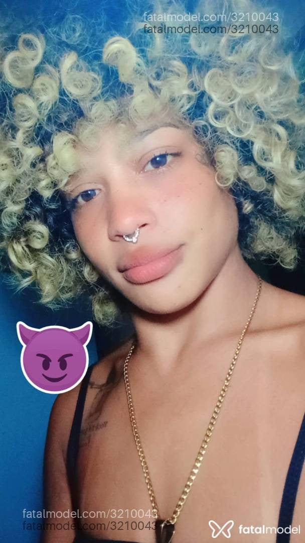 Acompanhante mulher loira (o) de olhos castanhos em Macaé - Caixinhossoares