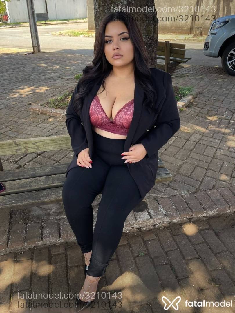 Acompanhante mulher com cabelo castanho de olhos castanhos - Amanda